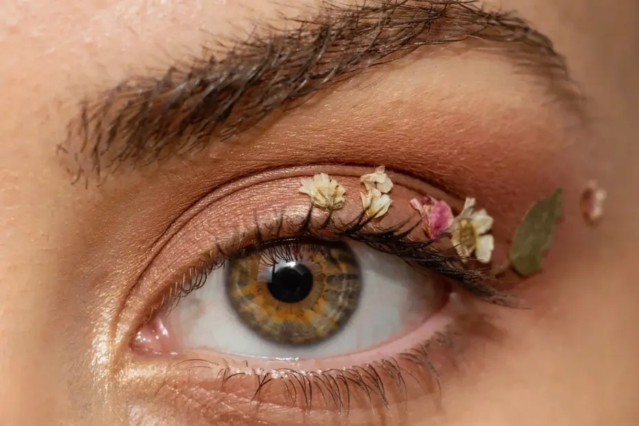 Bold Makeup Styles for Winter Parties | Festive Eye Looks & Glitter