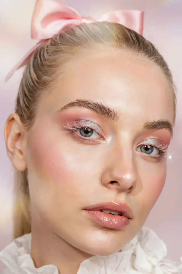 Aesthetic Makeup Looks on a Budget β Drugstore Soft Glam Ideas That Hit Different