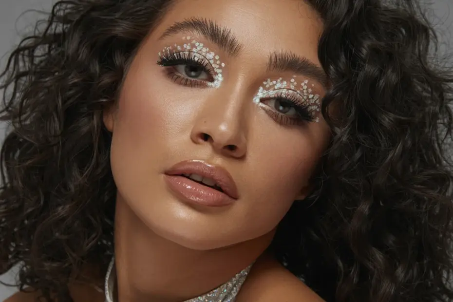 Silver Glitter Eyeshadow Look | Glamorous Party Makeup with Curly Hair