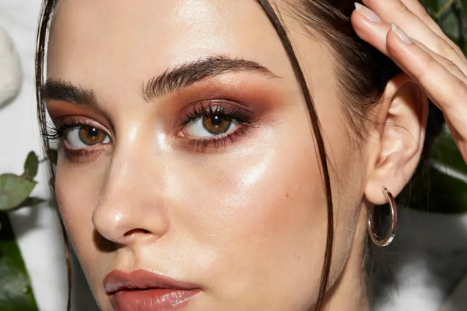 Virtual Posada Makeup | Bold and Festive Looks for Your Holiday Zoom Party