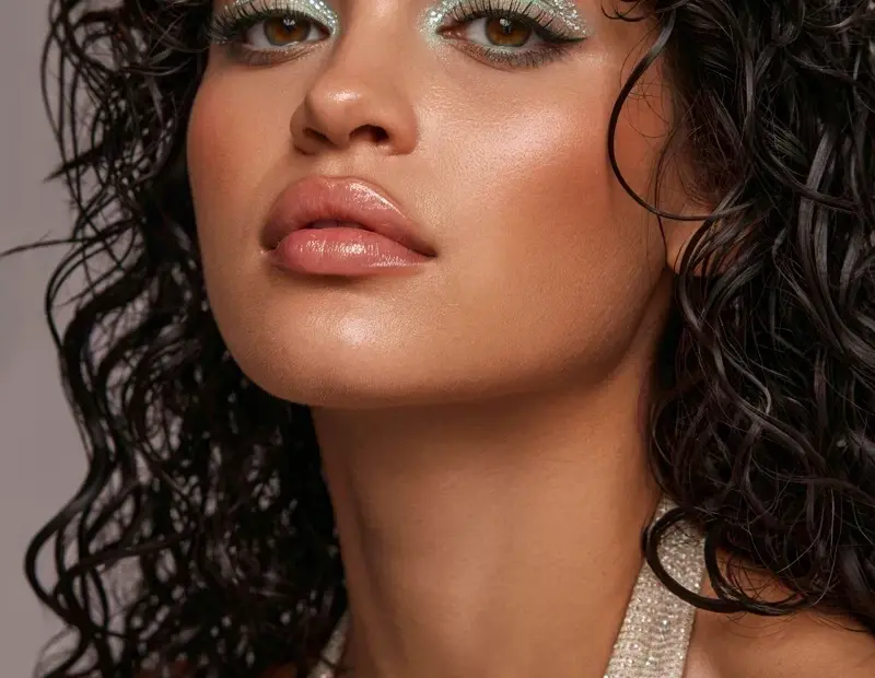 Silver Glitter Eyeshadow Look for Curly Hair | Glam Makeup Tutorial